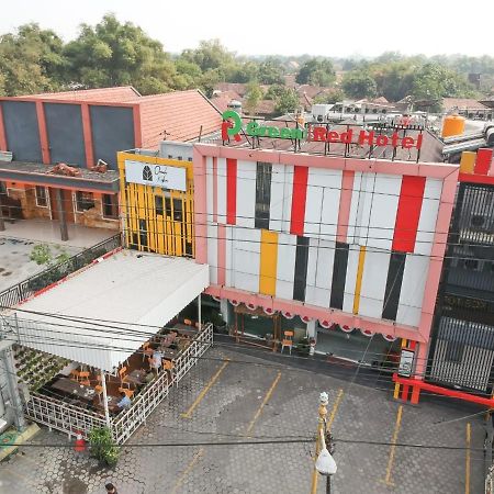 Green Red Hotel Syariah Jombang Экстерьер фото