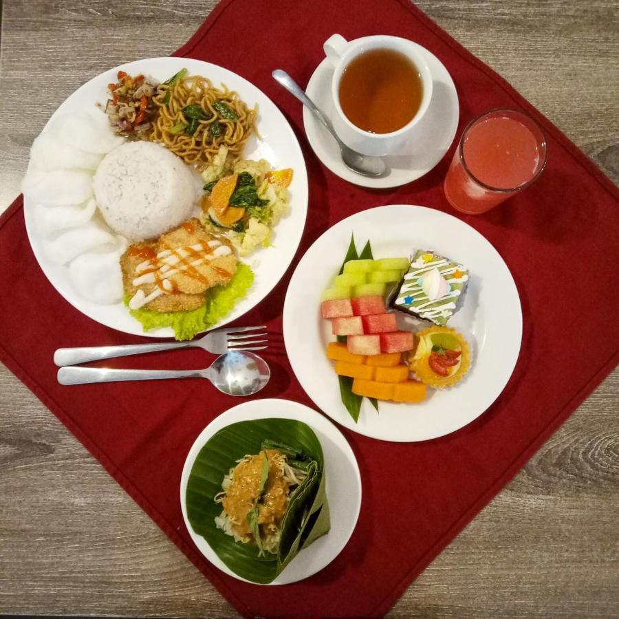 Green Red Hotel Syariah Jombang Экстерьер фото