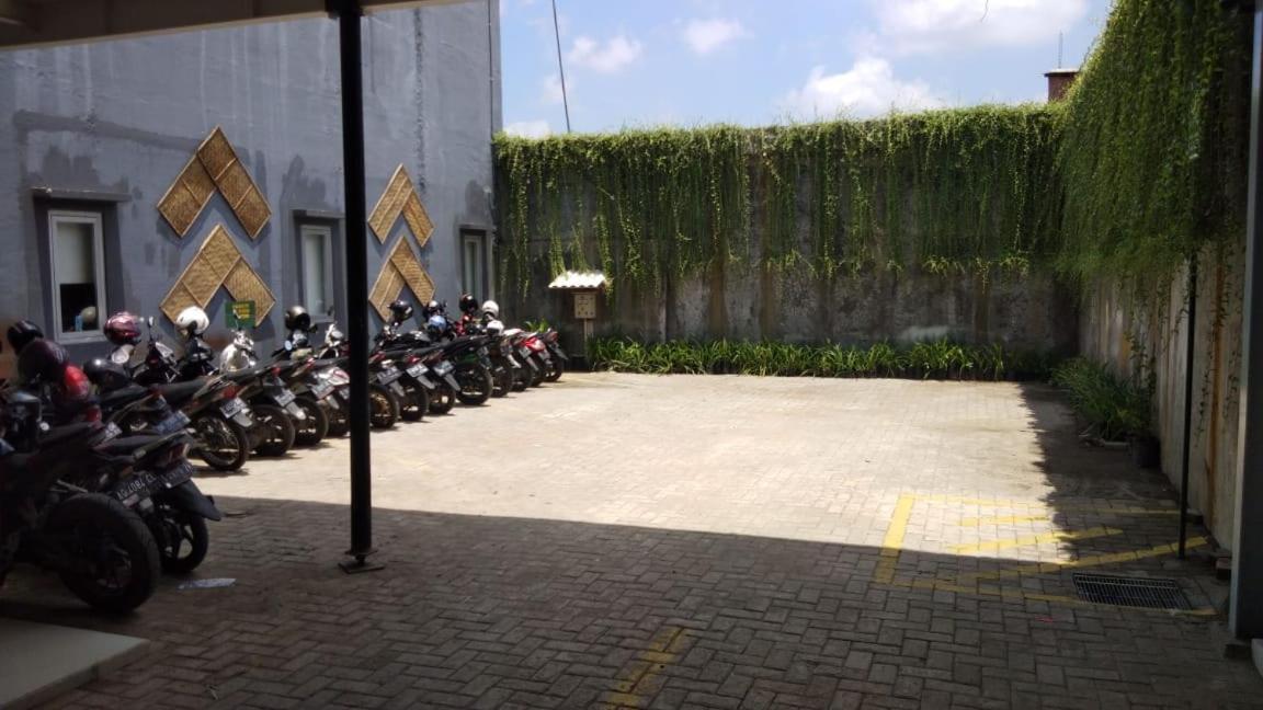 Green Red Hotel Syariah Jombang Экстерьер фото