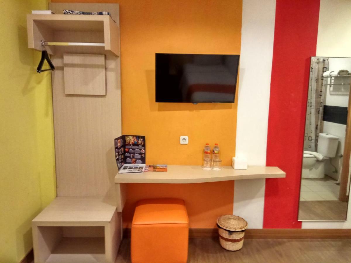 Green Red Hotel Syariah Jombang Экстерьер фото