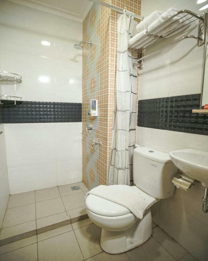 Green Red Hotel Syariah Jombang Экстерьер фото